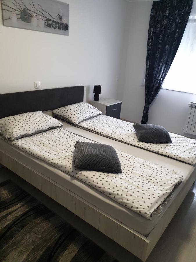 Apartman Lela 카를로바츠 외부 사진