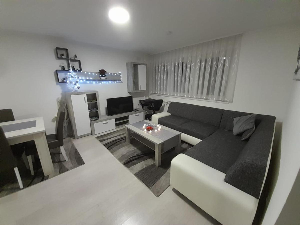 Apartman Lela 카를로바츠 외부 사진