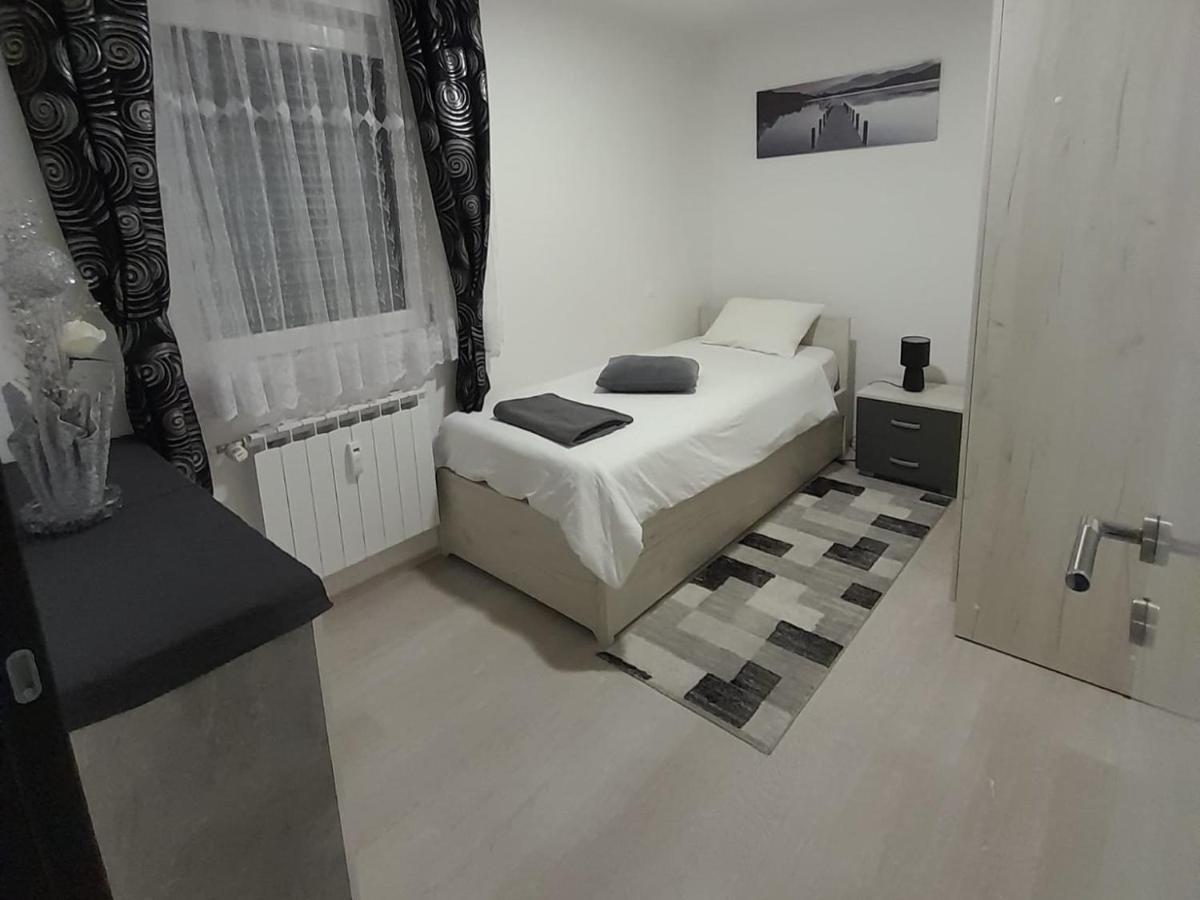 Apartman Lela 카를로바츠 외부 사진