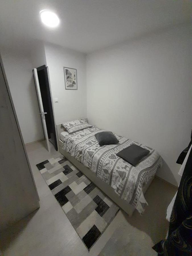 Apartman Lela 카를로바츠 외부 사진